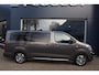 Peugeot e-Traveller 75 kWh Business Long | Allure VIP Uitvoering | Lengte 3 | Vol Opties ! | Lederen Bekleding | Panoramadak | 8-Zitplaatsen | Stoelverwarming| 2x Elektrische Zijschuifdeur | Achterklep | Climate Control | Navigatie | Lichtmetalen Velgen | Slechts 27.400 Km ! |