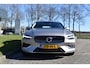 Volvo V60 T6 350PK Plug-in hybrid AWD Essential Bright / 19" Velgen  / Lederen bekleding / Stuur & Stoelverwarming /