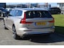 Volvo V60 T6 350PK Plug-in hybrid AWD Essential Bright / 19" Velgen  / Lederen bekleding / Stuur & Stoelverwarming /