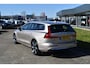 Volvo V60 T6 350PK Plug-in hybrid AWD Essential Bright / 19" Velgen  / Lederen bekleding / Stuur & Stoelverwarming /