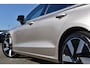 Volvo V60 T6 350PK Plug-in hybrid AWD Essential Bright / 19" Velgen  / Lederen bekleding / Stuur & Stoelverwarming /