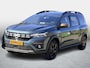 Dacia Jogger 1.6 Hybrid 140 Extreme 7p. / Stoelverwarming / Comfort-Pakket / Carplay / Camera / Cruise control / DAB+ / Keyless / 1e Eigenaar / Full LED / 16'' Lichtmetalen Velgen /