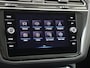 Volkswagen Tiguan 1.4 TSI eHybrid Life Navigatie | Parkeercamera | LM velgen | Climat control |