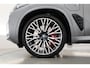BMW X5 xDrive50e M Sport Frozen pure Grey | Skylounge | Soft Close | Achterasbesturing | 360cam | B&W Aduio | 22'' | Stoelvent. | Carbon | Luchtvering