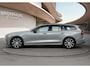 Volvo V60 2.0 T6 Plug-in hybrid AWD Plus Dark | Trekhaak | PDC V+A en 360 camera | Lederen sportstoelen | Stoel + Stuurverwarming | Voorruit verwarming | BLIS | Adaptive Cruiscontrol |