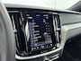 Volvo V60 2.0 T6 Plug-in hybrid AWD Plus Dark | Trekhaak | PDC V+A en 360 camera | Lederen sportstoelen | Stoel + Stuurverwarming | Voorruit verwarming | BLIS | Adaptive Cruiscontrol |