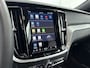 Volvo V60 2.0 T6 Plug-in hybrid AWD Plus Dark | Trekhaak | PDC V+A en 360 camera | Lederen sportstoelen | Stoel + Stuurverwarming | Voorruit verwarming | BLIS | Adaptive Cruiscontrol |