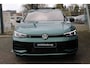 Volkswagen Passat Variant 1.5 eHybrid 272pk R-Line DSG Automaat Black Style / Panoramadak / LM 18 inch / Massagestoelen / Elek. Zwenkbare Trekhaak / Elek Achterklep / Matrix LED / Head-Up Display / Garantie tot 15-7-2030 / 100.000km