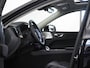 Volvo XC60 2.0 T6 Plug-in hybrid AWD Ultra Dark | Bowers & Wilkins Audio | Luchtvering | Voorstoelen Geventileerd | Stoelverwarming Voor En Achter | Stuurwiel Verwarmd | Panoramadak | 360* Camera