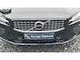 Volvo V60 2.0 T8 Recharge AWD R-Design Lighting – Harman Kardon Audio - Park Assist Pack - 19" LM - Camera achter - Climate - Privacy Glass – RGOR Interieur – Full led koplampen – Donkere hemel - Elektrisch verstelbaar passagiersstoel met memory - Verwarmde voorruit.