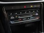 Volkswagen T-Roc 1.5 TSI DSG R-Line Climate control | Adaptieve cruise control | LED | Navigatie | Achteruitrijcamera | Parkeersensoren | Apple Carplay/ Android Auto | Radio