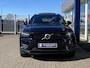 Volvo XC40 Recharge P8 AWD R-Design / 90,9% SOH / Automaat / NL-Auto / Dealer-Onderhouden / Open-Panodak / Pilot-Assist / Warmtepomp / Standkachel / Stuur- en Stoelverwarming / Elektr.-Wegklapbare Trekhaak / LED / Keyless / Dodehoek-Detectie / Elektr.-Achterklep / Apple-Carplay & Android-Auto / DAB Radio-Bluetooth / Navi / PDC V+A / 19'' LMV / ENZ.
