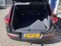 Volvo XC40 Recharge P8 AWD R-Design / 90,9% SOH / Automaat / NL-Auto / Dealer-Onderhouden / Open-Panodak / Pilot-Assist / Warmtepomp / Standkachel / Stuur- en Stoelverwarming / Elektr.-Wegklapbare Trekhaak / LED / Keyless / Dodehoek-Detectie / Elektr.-Achterklep / Apple-Carplay & Android-Auto / DAB Radio-Bluetooth / Navi / PDC V+A / 19'' LMV / ENZ.