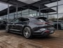 Porsche Taycan Sport Turismo 79 kWh | BOSE | PASM LUCHTVERING | PANORAMADAK | 20 INCH | ACHTERUITRIJCAMERA | WARMTEPOMP | ADAPTIEVE CRUISE CONTROL | 14-WEG STOELEN | VULKAANGRIJS |