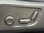 Volvo XC40 2.0 B4 Plus Dark Elektr. stoelverstelling / Harman Kardon Audio / Trekhaak / 19" All season banden / Keyless Drive / Verw. voorruit / Stoel- en stuurverw. / Adapt. Cruise / BLIS