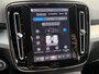 Volvo XC40 2.0 B4 Plus Dark Elektr. stoelverstelling / Harman Kardon Audio / Trekhaak / 19" All season banden / Keyless Drive / Verw. voorruit / Stoel- en stuurverw. / Adapt. Cruise / BLIS