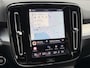 Volvo XC40 2.0 B4 Plus Dark Elektr. stoelverstelling / Harman Kardon Audio / Trekhaak / 19" All season banden / Keyless Drive / Verw. voorruit / Stoel- en stuurverw. / Adapt. Cruise / BLIS