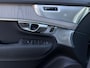 Volvo XC90 2.0 T8 Plug-in hybrid AWD Ultra Dark | Adaptieve Cruise Control | Luchtvering | Trekhaak | Panoramadak | Bowers & Wilkins Audio | Nappa Lederen Bekleding | Stoel-/Stuurverwarming | 360 Parkeercamera | 21" Velgen | Stoelventilatie | Massagefuntie voor