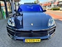 Porsche Cayenne 3.0 E-Hybrid / Pano'dak / Sport Chrono / Dealer onderhouden / Sfeerverl.