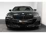 BMW 5-Serie 530e xDrive M Sport / Schuif-/kanteldak/ M Performance stoelen / M Sport Bodykit / Elektr. verstelbare voorstoelen / Harman Kardon Surround Sound / HUD / 20'' LMV / Rondomzichtcamera / Apple Carplay - Android Auto / Stoelverwarming / Ambienteverlichting / Adaptive Cruise Control / Grootlichtassistent / Shadow Line