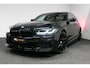 BMW 5-Serie 530e xDrive M Sport / Schuif-/kanteldak/ M Performance stoelen / M Sport Bodykit / Elektr. verstelbare voorstoelen / Harman Kardon Surround Sound / HUD / 20'' LMV / Rondomzichtcamera / Apple Carplay - Android Auto / Stoelverwarming / Ambienteverlichting / Adaptive Cruise Control / Grootlichtassistent / Shadow Line