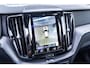 Volvo XC60 2.0 T6 Plug-in hybrid AWD R-Design | Stoelventilatie | Stoelmassage | Nappaleder | Trekhaak | 360 Graden Camera | LED Koplampen Adaptief | Harman Kardon Audio | BLIS | Verwarmde Voorruit | Panoramadak | Keyless Entry | Navigatie