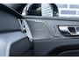 Volvo XC60 2.0 T6 Plug-in hybrid AWD R-Design | Stoelventilatie | Stoelmassage | Nappaleder | Trekhaak | 360 Graden Camera | LED Koplampen Adaptief | Harman Kardon Audio | BLIS | Verwarmde Voorruit | Panoramadak | Keyless Entry | Navigatie