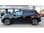 Peugeot 2008 Benzine 130 Pk * Allure * Navigatie * 1/2 Lederen Interieur * Climate & Cruise Control * L.M. Velgen * DAB Radio * Achteruitrij Camera & Parkeersensoren * Vingerhoets; Vierde Generatie Eersteklas Service. Al meer dan 100 jaar een begrip in de Brabantse Kempen.