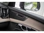 Volvo XC90 2.0 T8 Plug-in hybrid AWD Plus Dark | Facelift | Panoramadak | Head-Up display | 20" lichtmetalen velgen | 360 Camera | Getint glas | Google Maps navigatie |