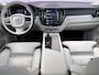 Volvo XC60 2.0 T6 Plug-in hybrid AWD Ultimate Bright | Long range | Trekhaak | Adaptive cruise control | Head-up display | Harman/Kardon audio | Dode hoek detectie BLIS | Stoelverwarming voor + achter | Stuurverwarming | Elektrische stoelverstelling |