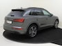 Audi Q5 55 TFSI e S edition Competition | SoH 99% | Panoramadak | Trekhaak | Parkeerassistent | Adaptieve cruise control | Optiek zwart Plus | Navigatie Plus | LED matrix verlichting | Keyless | Achteruitrijcamera |