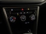 Volkswagen T-Roc 1.0 TSI Style | Panoramadak | Parkeersensoren | navigatie | Apple carplay en android auto |