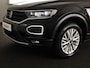 Volkswagen T-Roc 1.0 TSI Style | Panoramadak | Parkeersensoren | navigatie | Apple carplay en android auto |