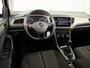 Volkswagen T-Roc 1.0 TSI Style | Panoramadak | Parkeersensoren | navigatie | Apple carplay en android auto |