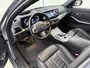 BMW 3-Serie Touring 330e | SOH 97,8% | M-Pakket | BMW LED | Panormadak | Curved Display | HUD |  Elek. M-Sportstoelen met Geheugen | Parkeercamera | DAB | Cruise Control Adaptief | Elek. Achterklep | Apple Carplay/Android Auto |