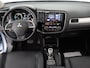 Mitsubishi Outlander 2.0 PHEV instyle | Trekhaak | Stoelverwarming | Schuif-/Kanteldak |