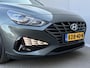 Hyundai i30 1.0 T-GDi MHEV Comfort Smart / Stoel-/Stuurverwarming / Cruise Control / Achteruitrijcamera / Navigatie d.m.v. Apple Carplay/Android Auto / Winterset /