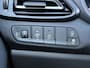 Hyundai i30 1.0 T-GDi MHEV Comfort Smart / Stoel-/Stuurverwarming / Cruise Control / Achteruitrijcamera / Navigatie d.m.v. Apple Carplay/Android Auto / Winterset /