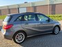 Mercedes-Benz B-klasse 180 Ambition HOGE INSTAP! PANORAMA l LEER l XENON l NAVI l AIRCO l PDC l LED! NIEUWSTAAT! 2e eigenaar!