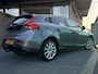 Volvo V40 1.5 T3 Momentum Automaat / Trekhaak / Cruise control / Automaat / Parkeersensoren achter / Auto climate control dual zone / Bluetooth /