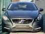 Volvo V40 1.5 T3 Momentum Automaat / Trekhaak / Cruise control / Automaat / Parkeersensoren achter / Auto climate control dual zone / Bluetooth /