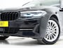 BMW 5-Serie Touring 530e xDrive | Leder | Trekhaak | Camera | Adaptive Cruise | Stoelverwarming | DAB | Carplay
