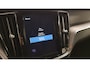 Volvo V60 2.0 B4 197 pk Automaat Momentum Pro Navigatie Climate control Adaptive cruise Control Led DAB Electrisch bedienbare achterklep Parkeer sensoren