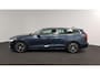 Volvo V60 2.0 B4 197 pk Automaat Momentum Pro Navigatie Climate control Adaptive cruise Control Led DAB Electrisch bedienbare achterklep Parkeer sensoren