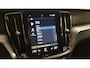 Volvo V60 2.0 B4 197 pk Automaat Momentum Pro Navigatie Climate control Adaptive cruise Control Led DAB Electrisch bedienbare achterklep Parkeer sensoren
