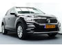 Volkswagen T-Roc 1.5 150pk TSI Bj21. Adap Cruise, Carplay/Android Navi, Clima, PDC V+A, 17"LMV Haak 1500kg