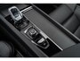 Volvo XC60 T6 Plug-in hybrid AWD Ultra Black Edition | Facelift | Google | Long Range | Harman Kardon Audio | Head-up Display | 360 Graden Camera | Panoramadak | Elektrisch Verstelbare Voorstoelen | Stoel-/Stuurverwarming | Keyless | Getint Glas | Dodehoekdetectie | LED Koplampen | 21" LM