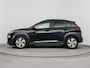 Hyundai Kona Electric EV PREMIUM 64 kWh | 3 FASE | WARMTEPOMP | LEDER | CLIMA | CRUISE ADAPTIEF | CAMERA | NAVI | STOEL- & STUURVERWARMING | 17'' LM VELGEN | PDC VOOR & ACHTER |