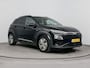 Hyundai Kona Electric EV PREMIUM 64 kWh | 3 FASE | WARMTEPOMP | LEDER | CLIMA | CRUISE ADAPTIEF | CAMERA | NAVI | STOEL- & STUURVERWARMING | 17'' LM VELGEN | PDC VOOR & ACHTER |