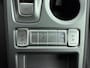 Hyundai Kona Electric EV PREMIUM 64 kWh | 3 FASE | WARMTEPOMP | LEDER | CLIMA | CRUISE ADAPTIEF | CAMERA | NAVI | STOEL- & STUURVERWARMING | 17'' LM VELGEN | PDC VOOR & ACHTER |